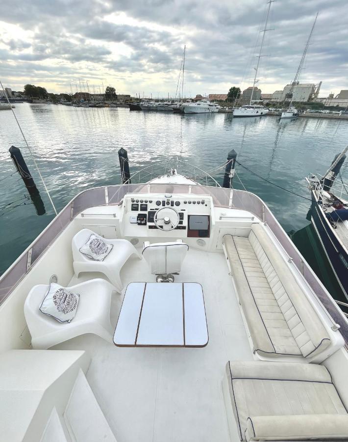 Отель Navi Yacht A Sete, 2 A 8 Couchages, Privatif Экстерьер фото